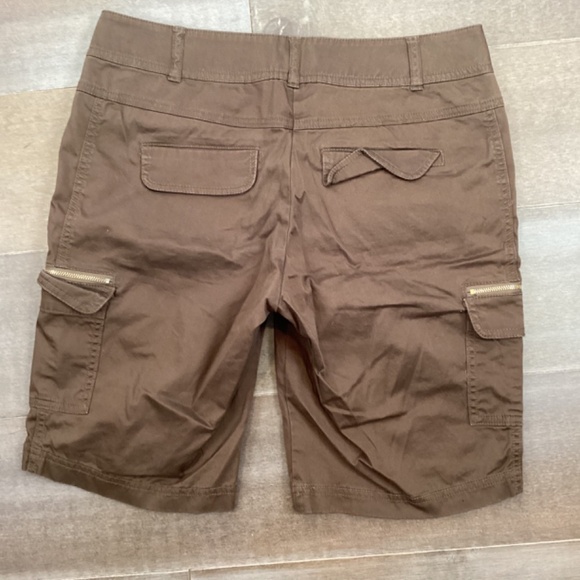 Cache brown Bermuda shorts‎ size 8 - Picture 3 of 3